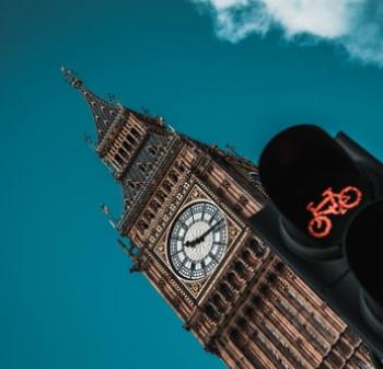 Bikes in London - ZEN Bike sign infront of Big Ben